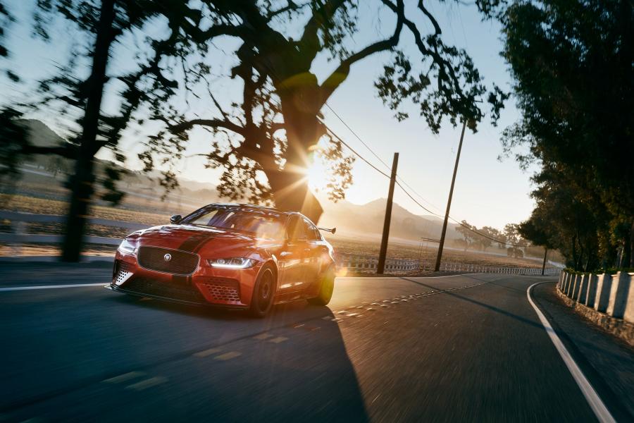  Jaguar XE SV Project 8 (X760) 2017 года  (WW) (фото 14 из 45)